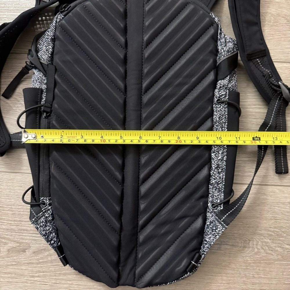 Lululemon Black and Light Gray Hiking Backpack - Picture 14 of 15